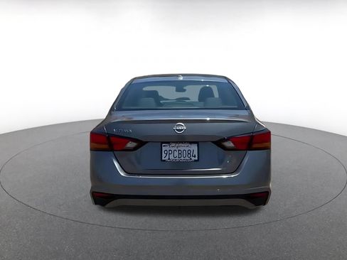 Used 2025 Nissan Altima 2.5 SV FWD image 12