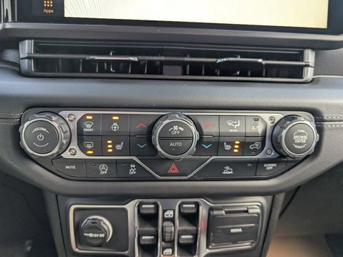 New 2026 Jeep Gladiator Sport AWD/4WD image 28