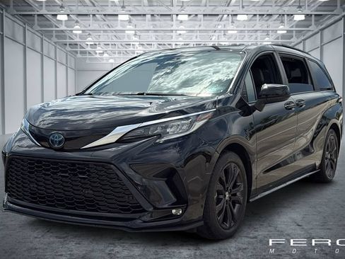 Used 2021 Toyota Sienna XSE w/ XSE Plus Package FWD image 1