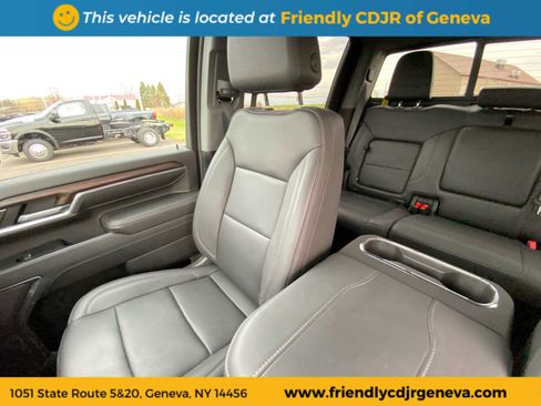 Used 2024 GMC Sierra 2500 SLT w/ SLT Premium Package image 10