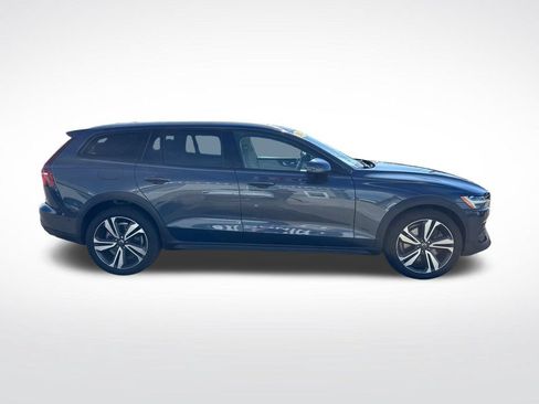 Used 2023 Volvo V60 B5 Cross Country Plus w/ Climate Package AWD/4WD image 12