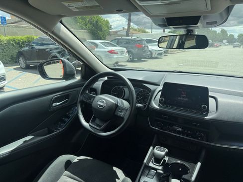Used 2025 Nissan Rogue SV FWD image 36