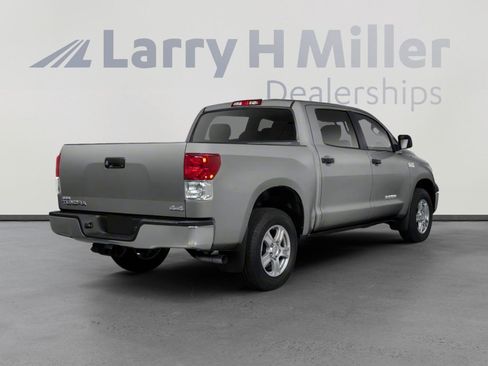 Used 2013 Toyota Tundra 4x4 CrewMax w/ Tow Pkg image 2