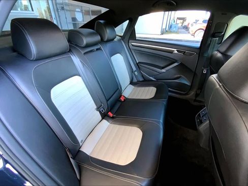 Used 2018 Volkswagen Passat GT image 20