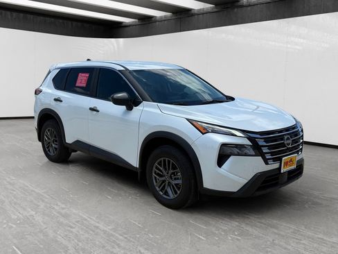 Used 2025 Nissan Rogue S FWD image 7