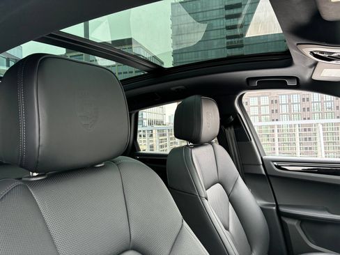 Certified 2026 Porsche Macan AWD/4WD image 20