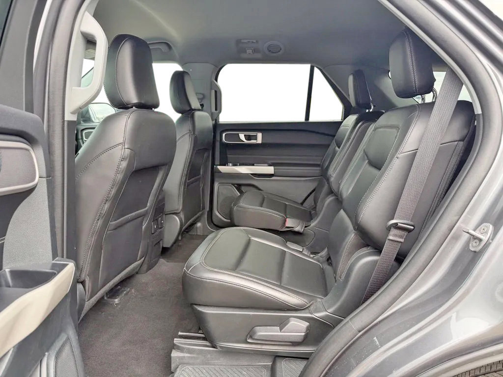 Used 2024 Ford Explorer XLT AWD/4WD image 28
