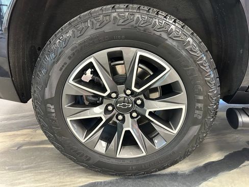 Used 2023 Chevrolet Tahoe Z71 w/ Luxury Package AWD/4WD image 23