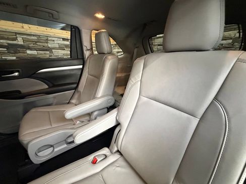 Used 2018 Toyota Highlander XLE AWD/4WD image 49
