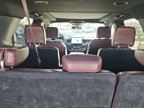 Used 2024 Ford Expedition Limited image 9