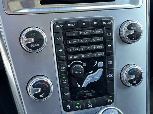 Used 2017 Volvo XC60 T6 Dynamic w/ Preferred Option Package image 16