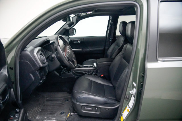 Used 2022 Toyota Tacoma TRD Off-Road w/ TRD Premium Off Road Package AWD/4WD image 23