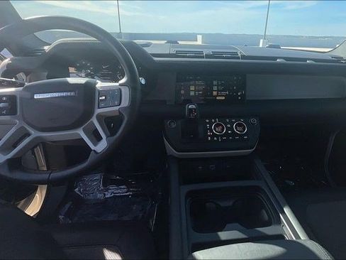 Used 2024 Land Rover Defender 110 X-Dynamic SE image 19