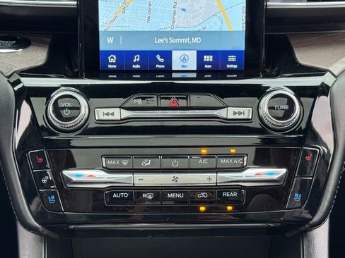 Used 2024 Ford Explorer Platinum w/ Technology Package AWD/4WD image 25