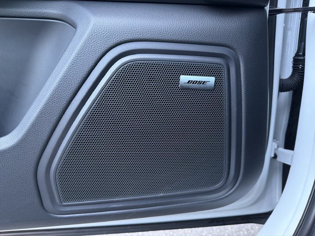 Certified 2026 Porsche Macan AWD/4WD image 2