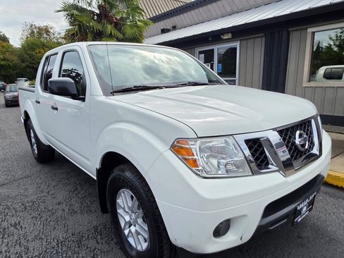 Used 2019 Nissan Frontier SV AWD/4WD image 2