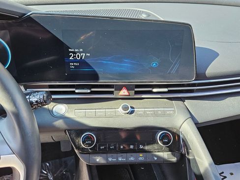 Used 2025 Hyundai Elantra SEL image 17