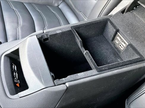 Used 2024 Cadillac XT6 Sport w/ Platinum Package image 33