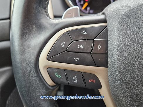Used 2017 Jeep Grand Cherokee Laredo image 19