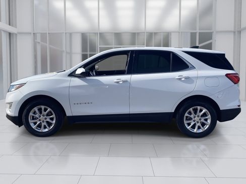 Used 2018 Chevrolet Equinox LT image 2