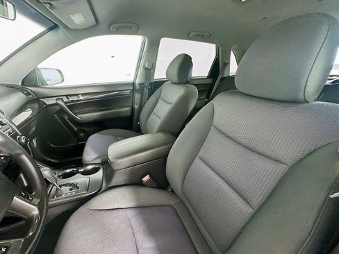 Used 2012 Kia Sorento FWD image 18