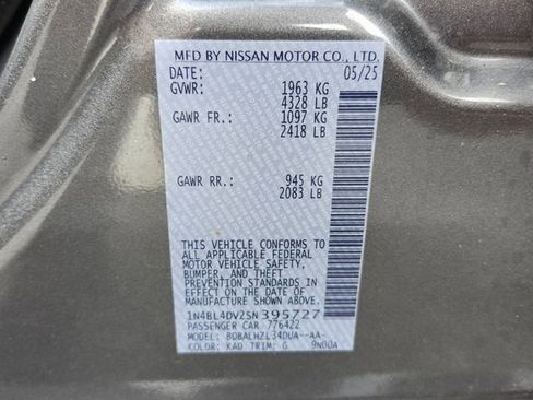 Used 2025 Nissan Altima 2.5 SV FWD image 18