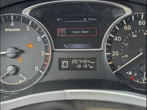 Used 2015 Nissan Pathfinder SL w/ SL Premium Package FWD image 9