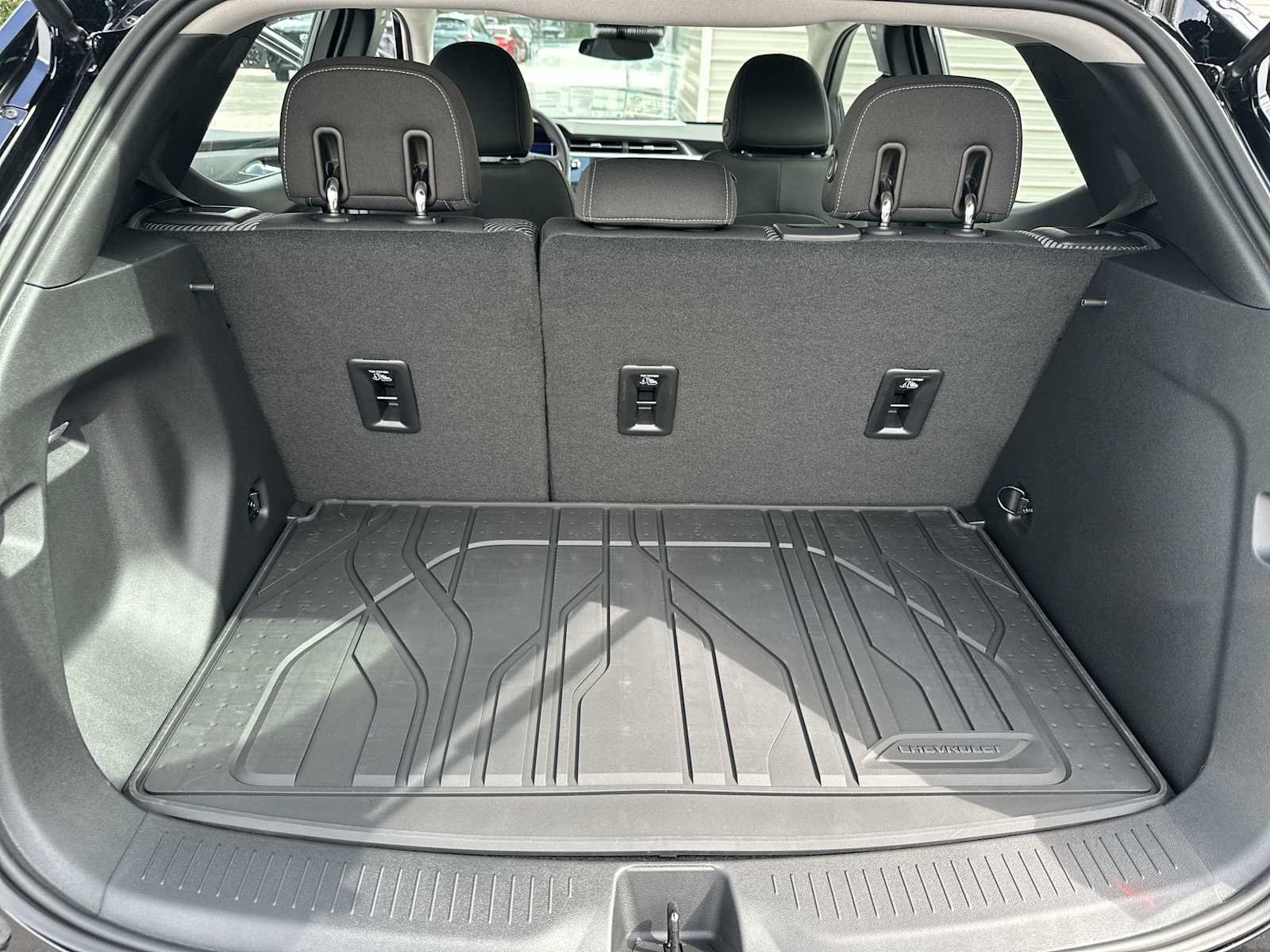 New 2027 Chevrolet Bolt LT w/ Comfort Package FWD image 25