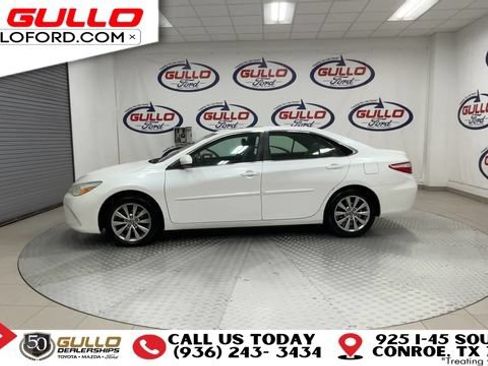 Used 2017 Toyota Camry XLE w/ Moonroof Package FWD image 5