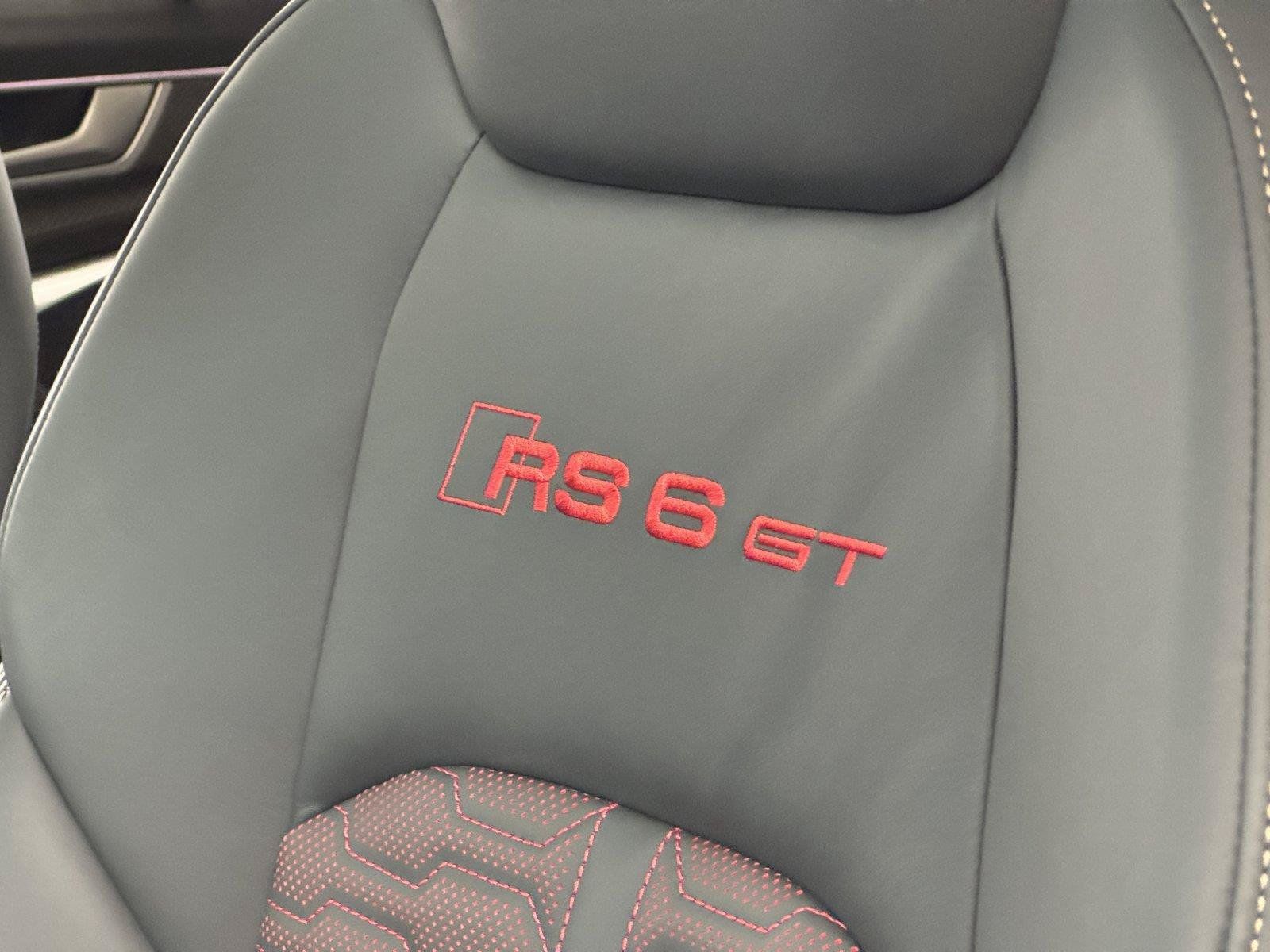 Certified 2025 Audi RS 6 performance AWD/4WD image 31