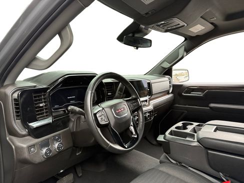 Used 2024 GMC Sierra 1500 Elevation RWD image 9