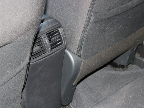 Used 2019 Nissan Rogue SV image 18