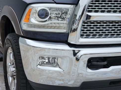 Used 2018 RAM 2500 Laramie AWD/4WD image 9