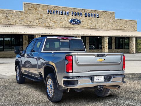 Used 2025 Chevrolet Silverado 2500 LTZ w/ LTZ Convenience Package image 4