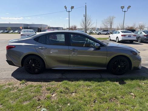 Used 2025 Toyota Camry SE image 6