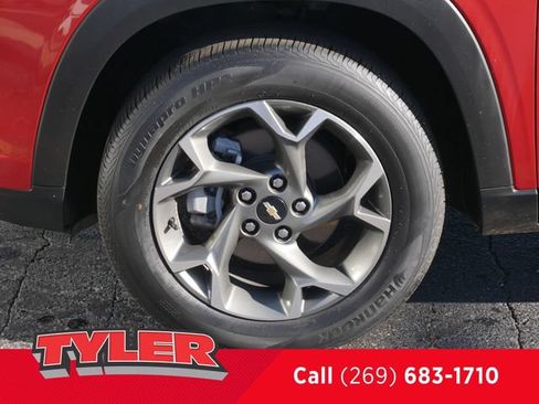Used 2024 Chevrolet Trax LT w/ LT Convenience Package FWD image 43