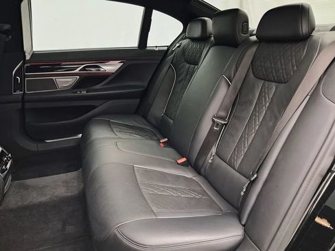 Used 2019 BMW 750i xDrive w/ Executive Package AWD/4WD image 29