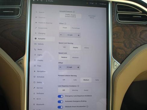 Used 2017 Tesla Model X 75D image 23