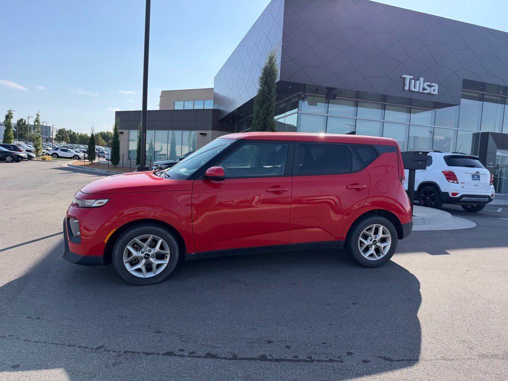 Used 2022 Kia Soul LX w/ Technology Package FWD image 2