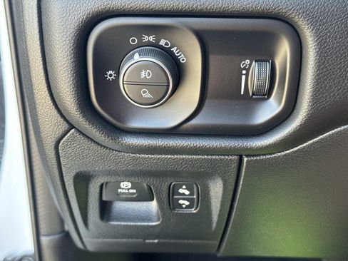 Used 2024 RAM 1500 Big Horn AWD/4WD image 20
