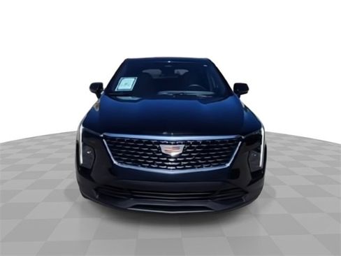 Used 2024 Cadillac XT4 Luxury w/ Cold Weather Package image 3
