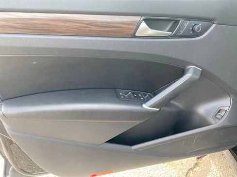 Used 2022 Volkswagen Passat 2.0T image 16