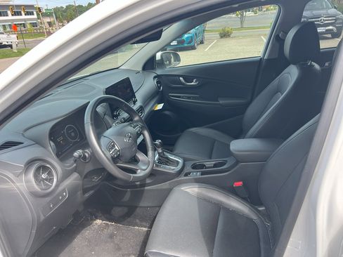 Used 2023 Hyundai Kona Limited FWD image 9