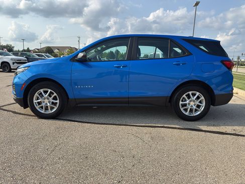 Used 2024 Chevrolet Equinox LS FWD image 2