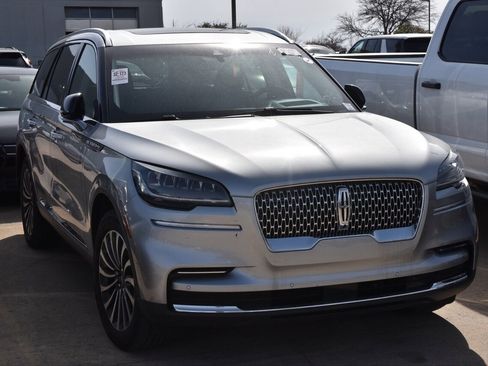 Certified 2023 Lincoln Aviator Reserve w/ Equipment Group 201A image 4