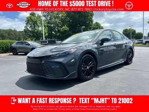 Used 2025 Toyota Camry SE FWD image 1