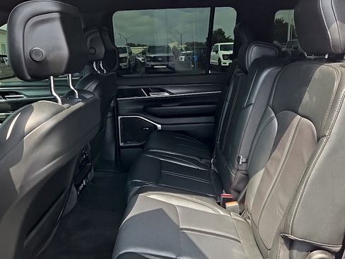 Used 2024 Jeep Wagoneer L Series II AWD/4WD image 20