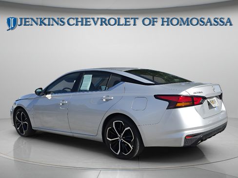 Used 2024 Nissan Altima 2.5 SR w/ SR Premium Package FWD image 8