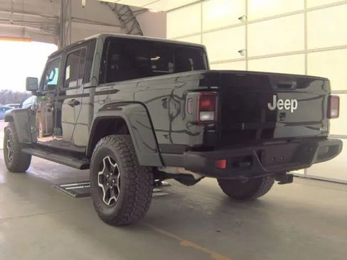 Used 2023 Jeep Gladiator Overland image 4