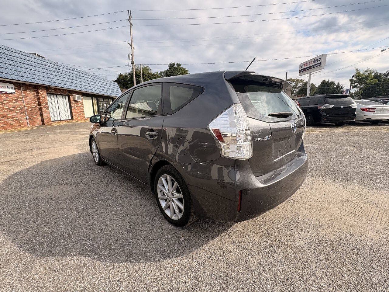 Used 2012 Toyota Prius V Five FWD image 10